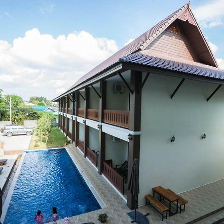 Sriananpura Hotel Chiang Mai Buitenkant foto