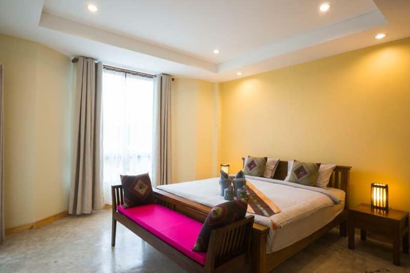 Sriananpura Hotel Chiang Mai Buitenkant foto