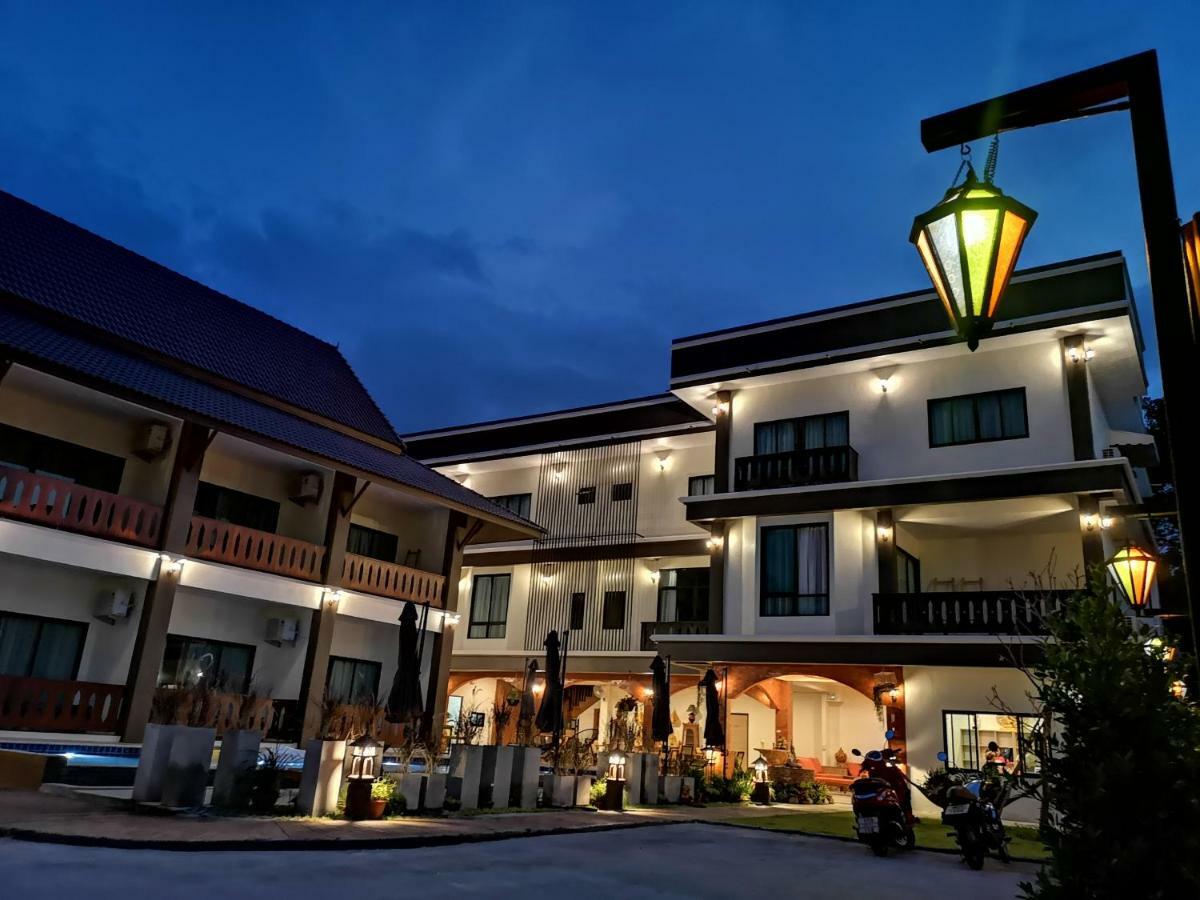 Sriananpura Hotel Chiang Mai Buitenkant foto
