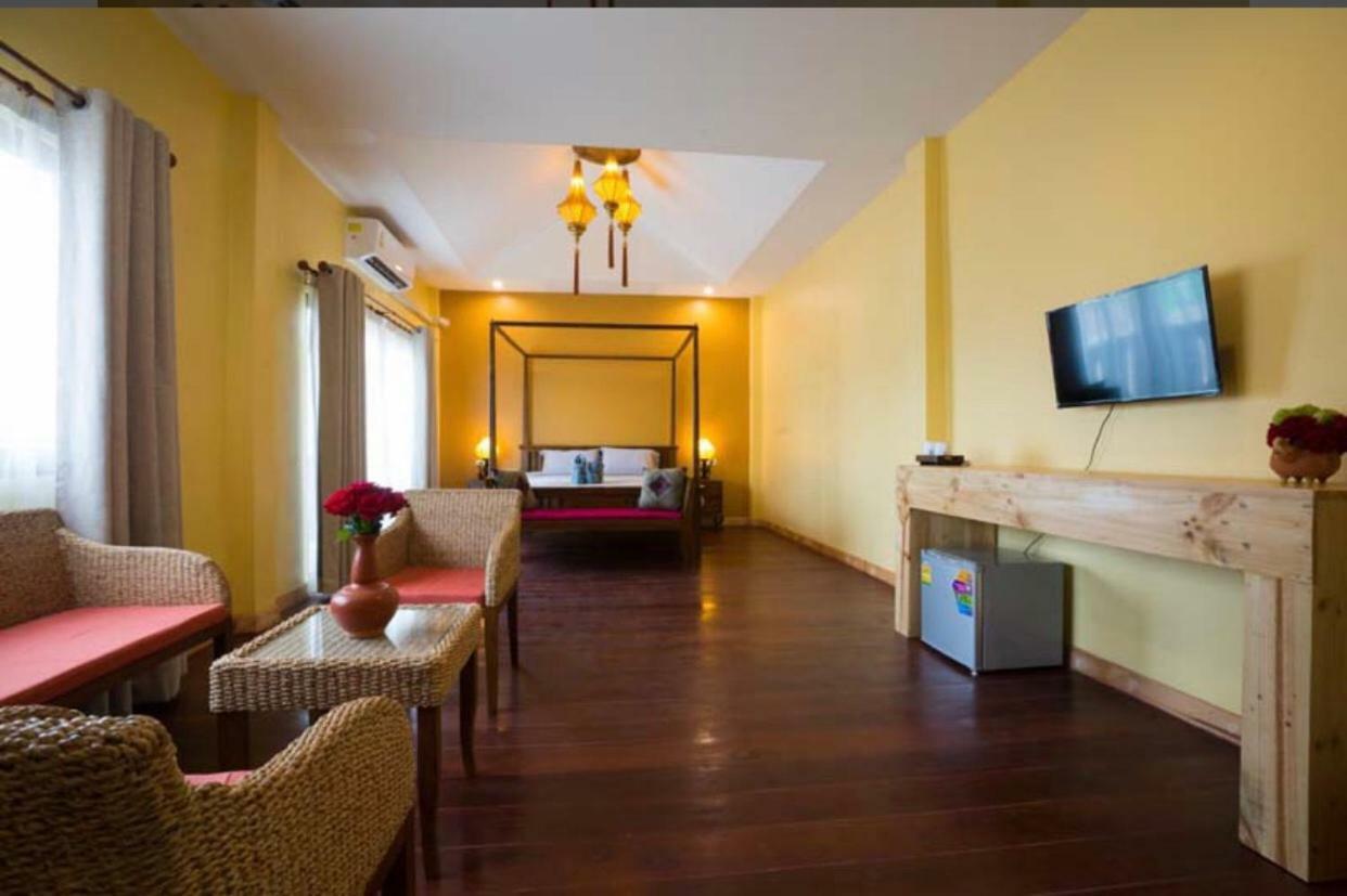 Sriananpura Hotel Chiang Mai Buitenkant foto