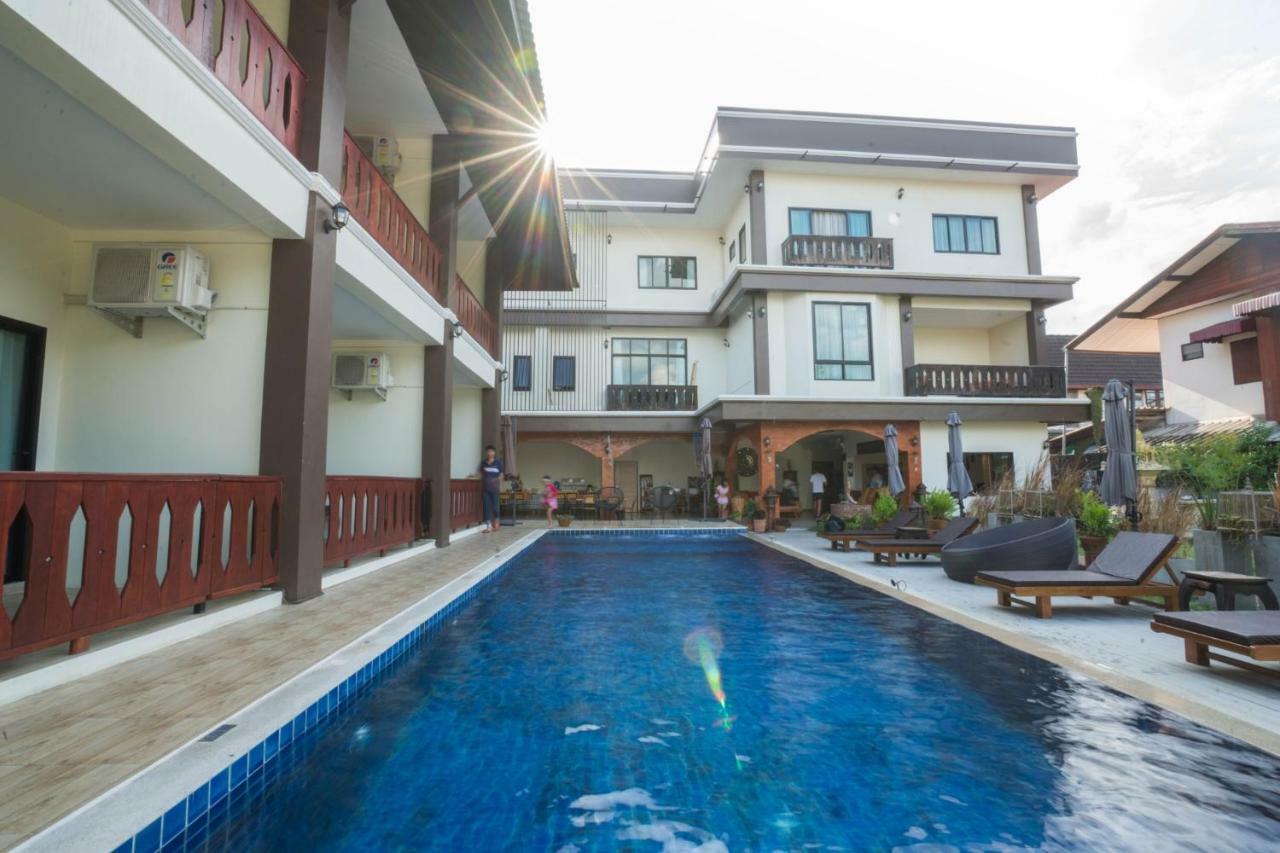 Sriananpura Hotel Chiang Mai Buitenkant foto