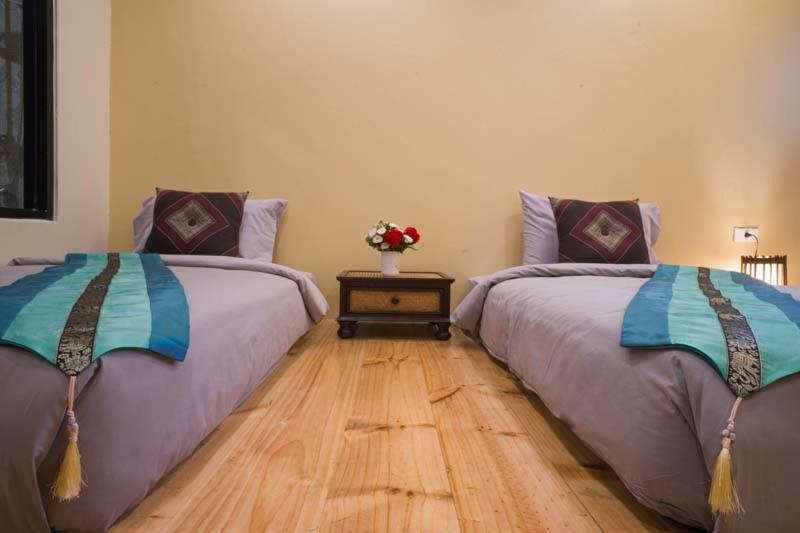 Sriananpura Hotel Chiang Mai Buitenkant foto